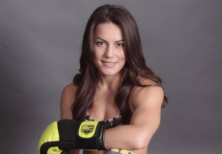 Мошенники украли деньги с застрахованного счета чемпионки Фирузы Шариповой