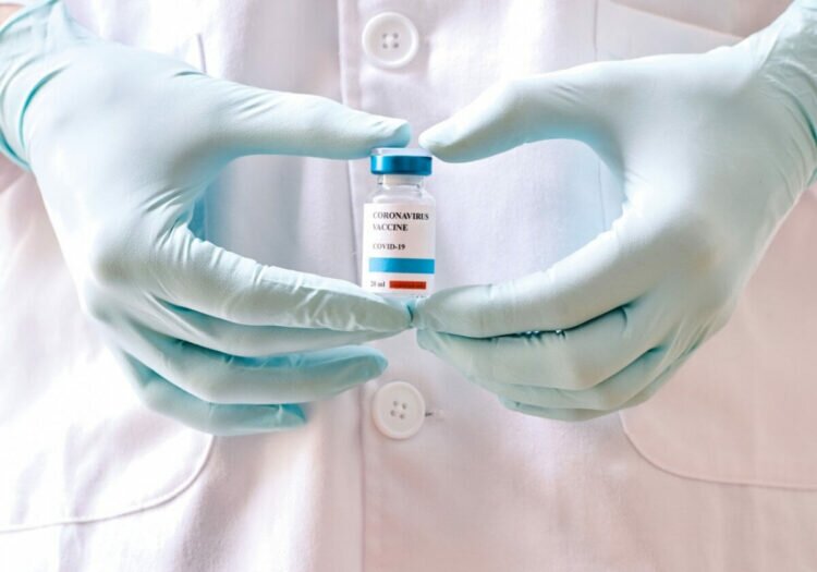 Оксфордская вакцина от коронавируса успешно прошла первую фазу испытаний