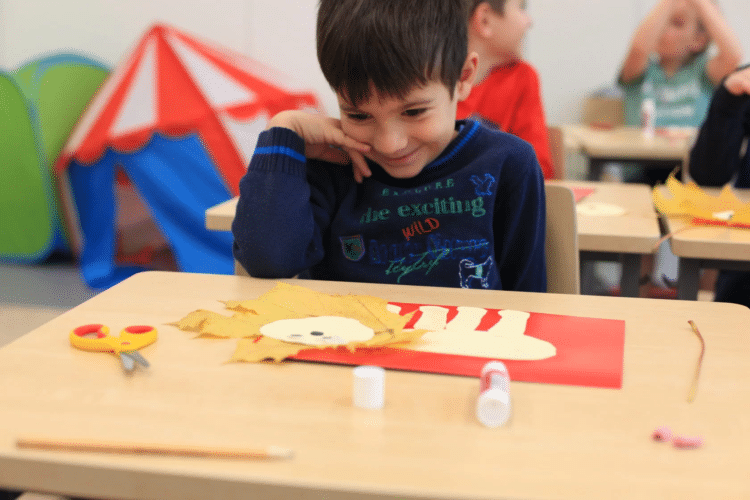 Школьники будут обучаться из дома, для начальных классов откроют дежурные группы